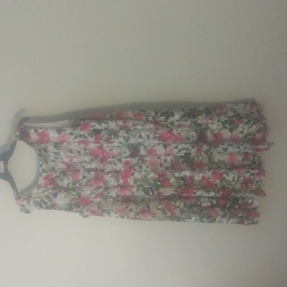 Size 22W - Beautiful white flowered dress by Perceptions. -- sleeveless - Picture 5 of 8